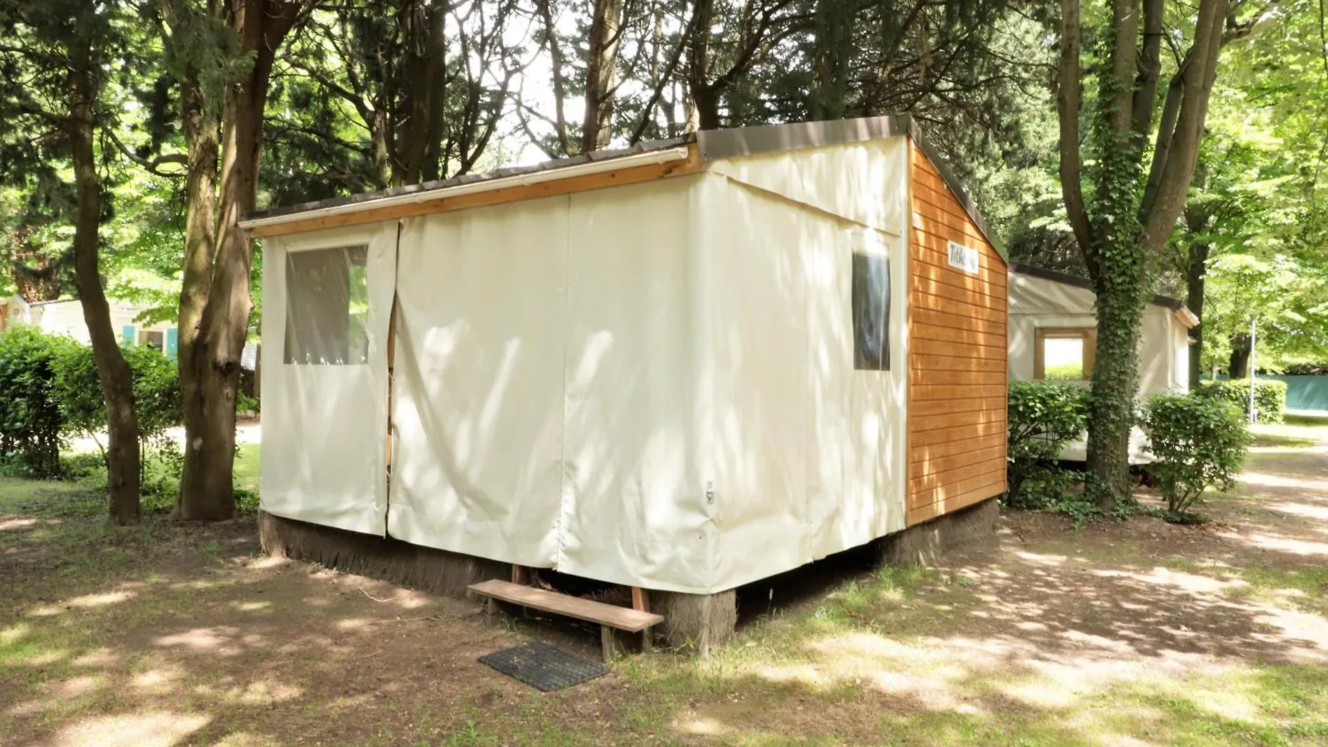Camping Les Avignon - La Laune Villeneuve-lès-Avignon 3*,  France