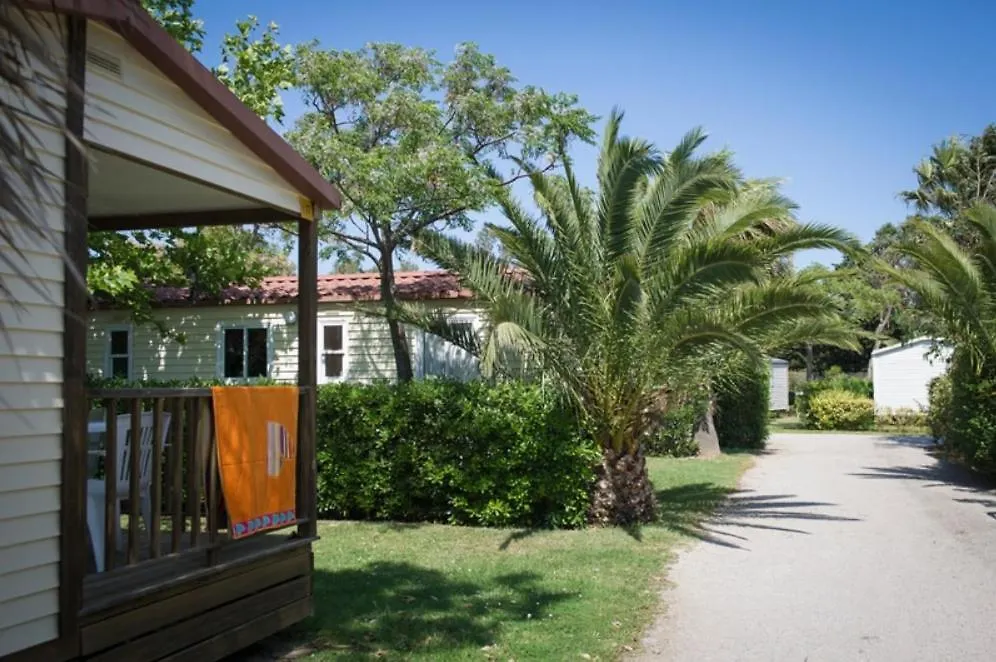 *** Campsite Camping Les Avignon - La Laune Villeneuve-les-Avignon France