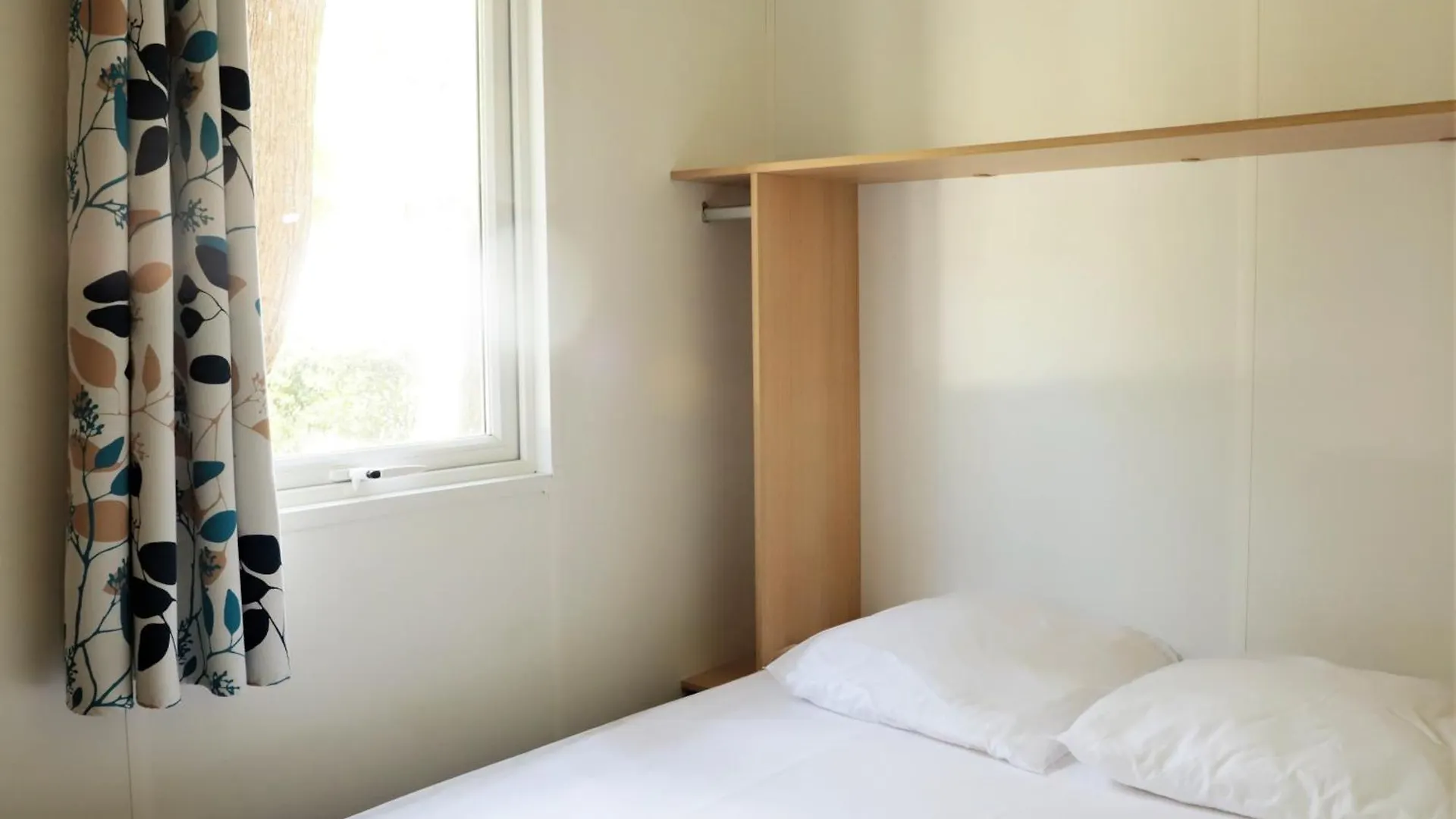 Campsite Camping Les Avignon - La Laune Villeneuve-les-Avignon